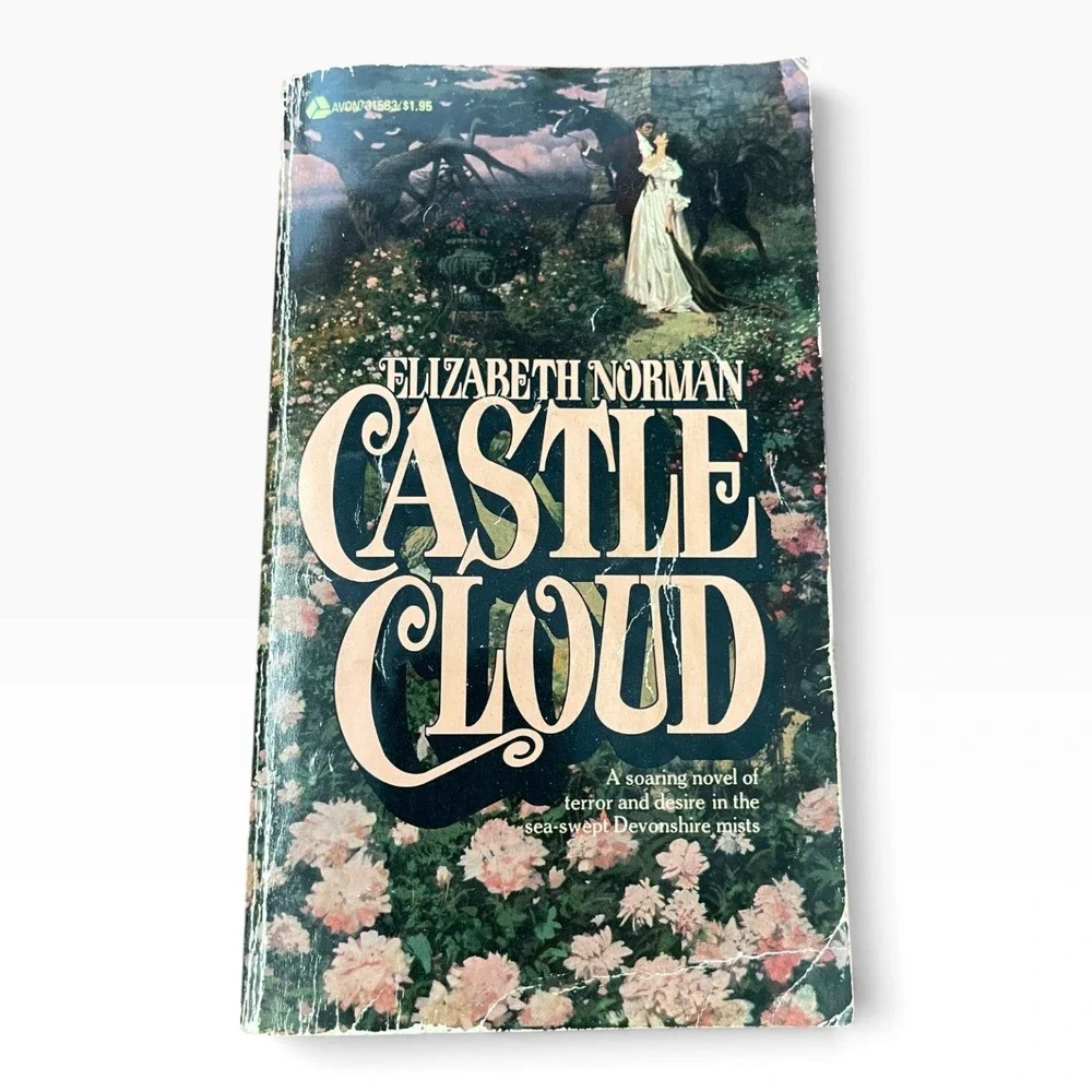 Castle Cloud by Elizabeth Norman 1977 First Avon Printing Vintage Paperback